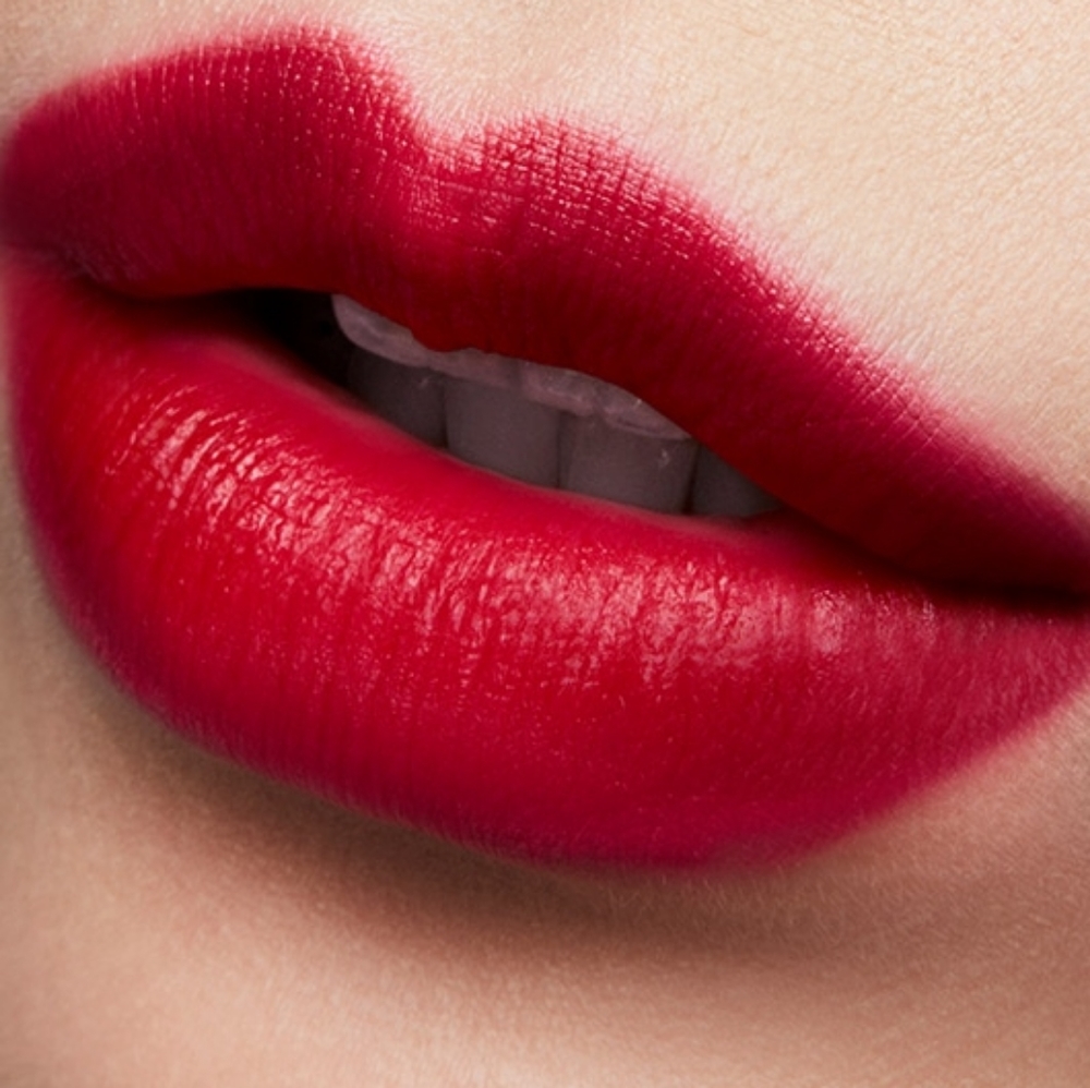 MAC Maison Rouge Love Me Lipstick - Picture 4 of 11